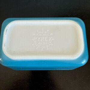 PYREX original vintage blue Pyrex dish, no scratches or broken pieces